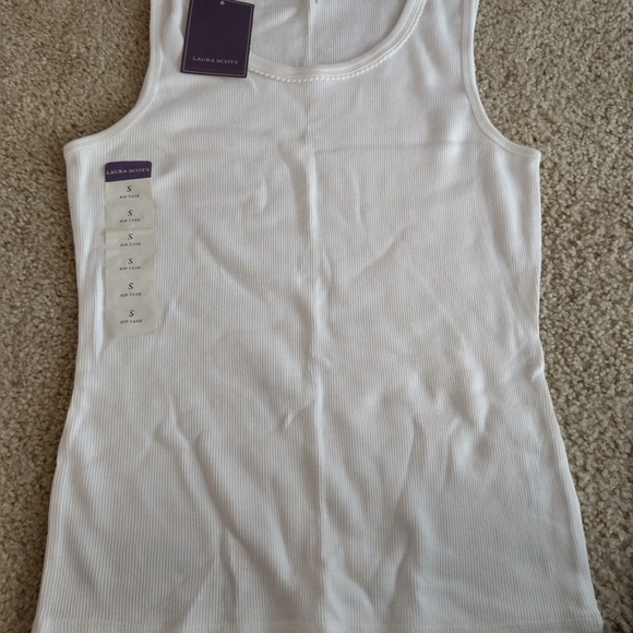 Tank tops - Picture 7 of 7